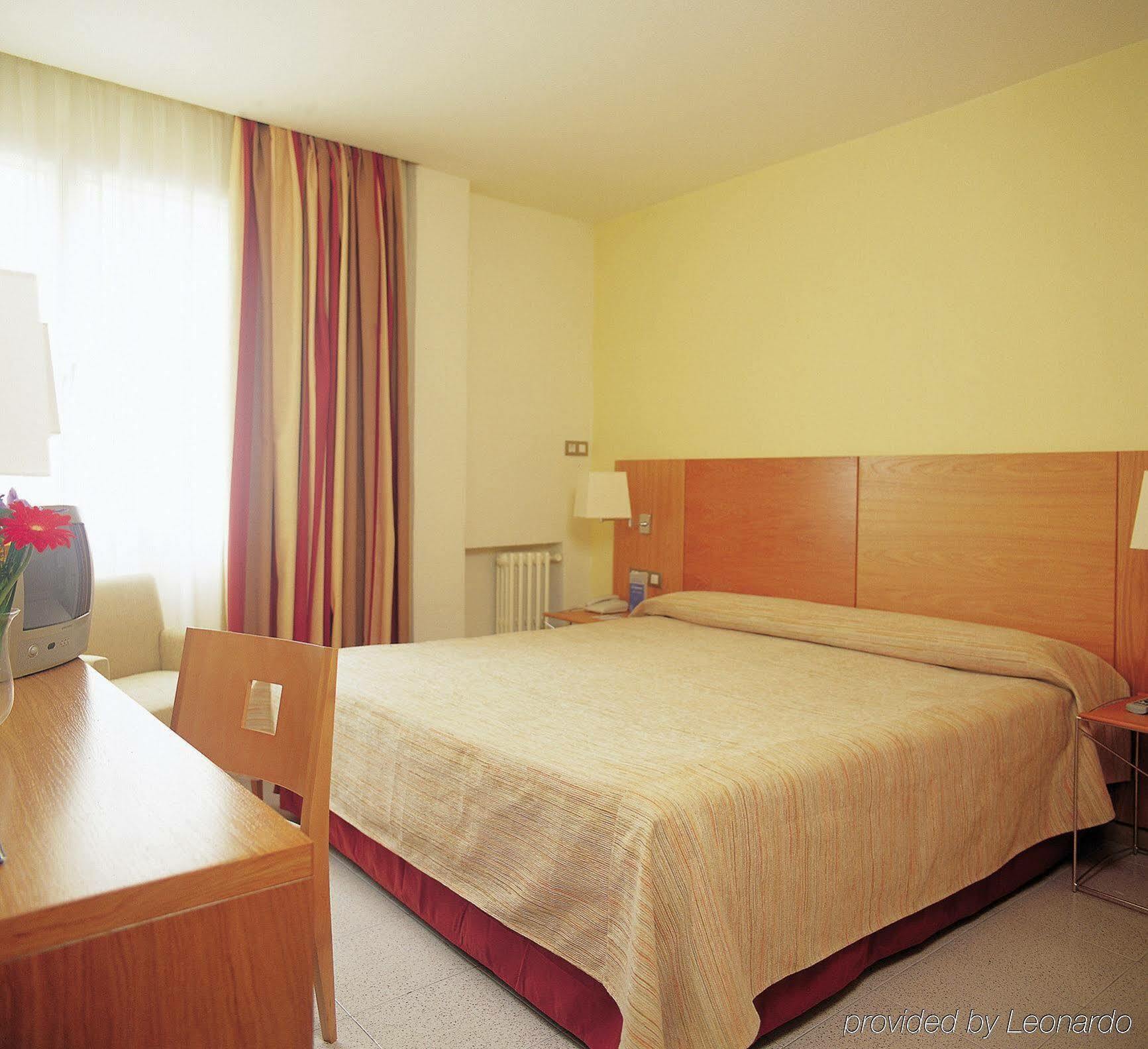 Hesperia Murcia Centro Room photo